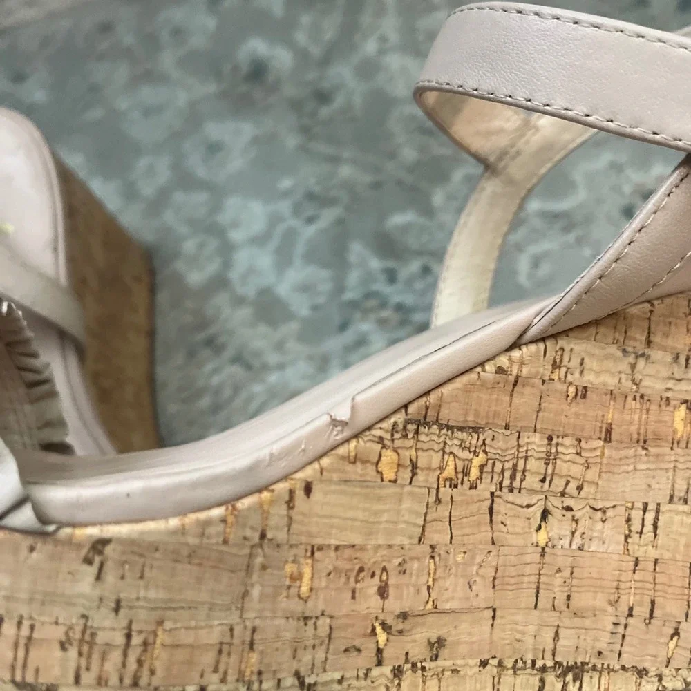 Kate Spade Tomas Nude Beige Ruffle Leather Cork Wedge Sandals 9.5M Preppy